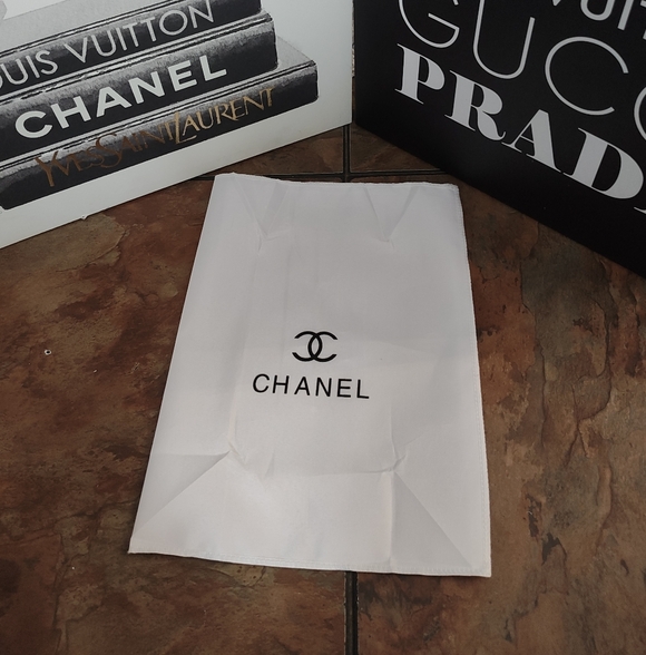 Large Black Essentials Case - Picture 2 of 16